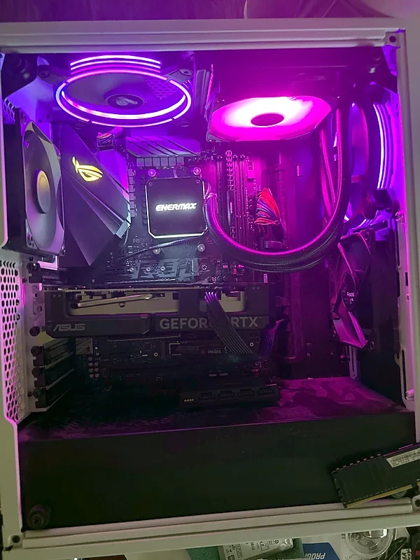 Custom gaming PC I built, with liquid cooler, RGB fans and a GeForce RTX graphics card